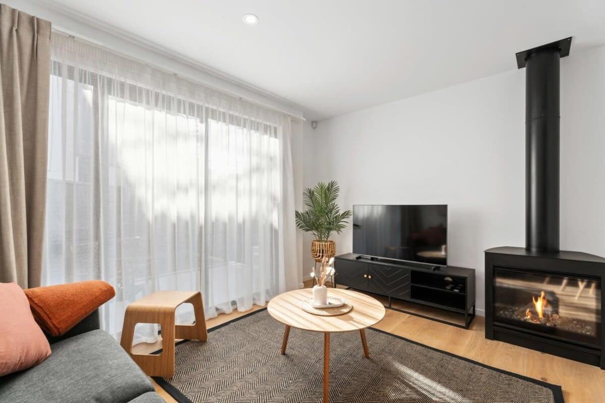 Albert Town Whare Екстер'єр фото