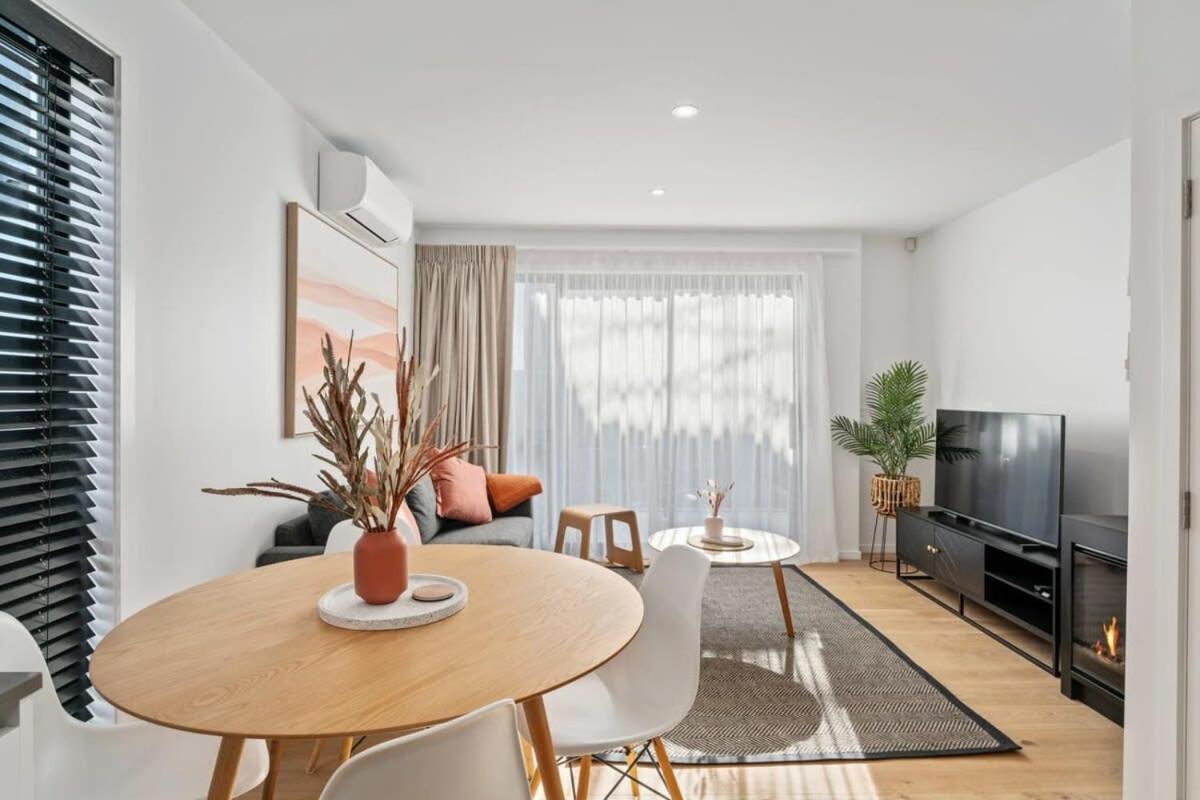 Albert Town Whare Екстер'єр фото