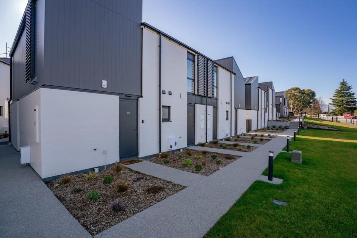 Albert Town Whare Екстер'єр фото